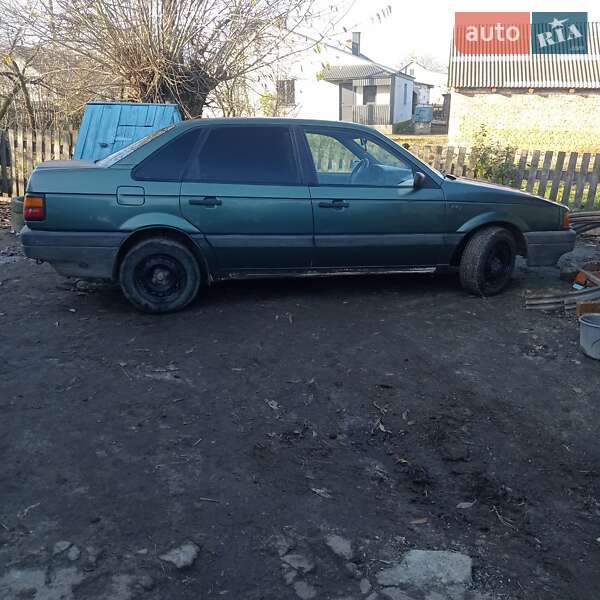 Седан Volkswagen Passat 1989 в Голобах