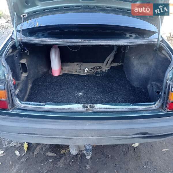 Седан Volkswagen Passat 1989 в Голобах