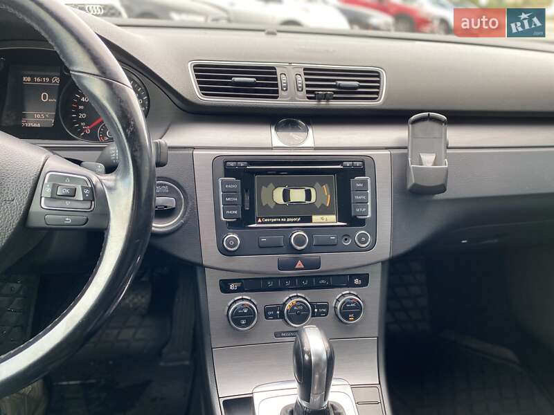 Седан Volkswagen Passat 2014 в Ужгороді