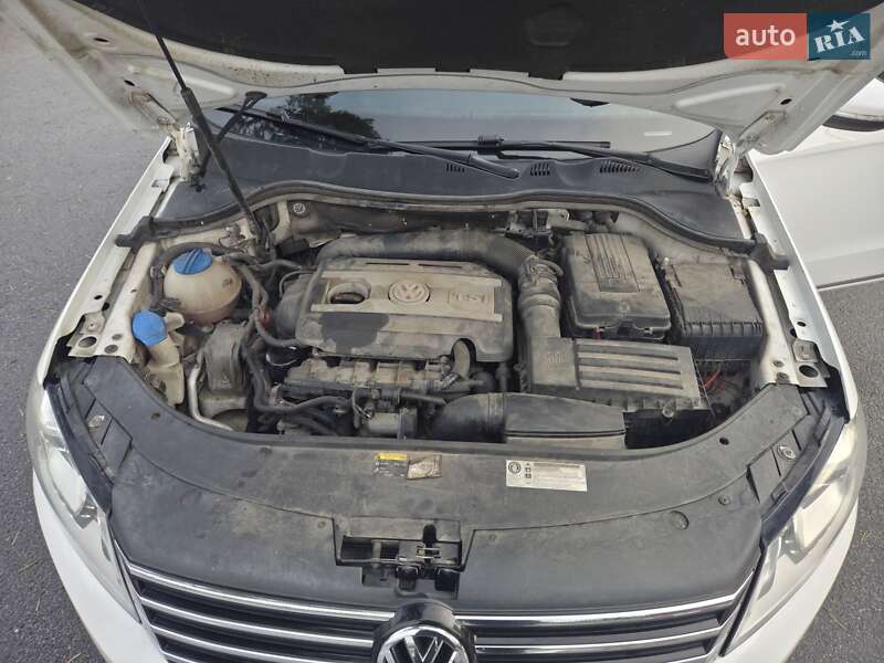 Универсал Volkswagen Passat 2012 в Харькове