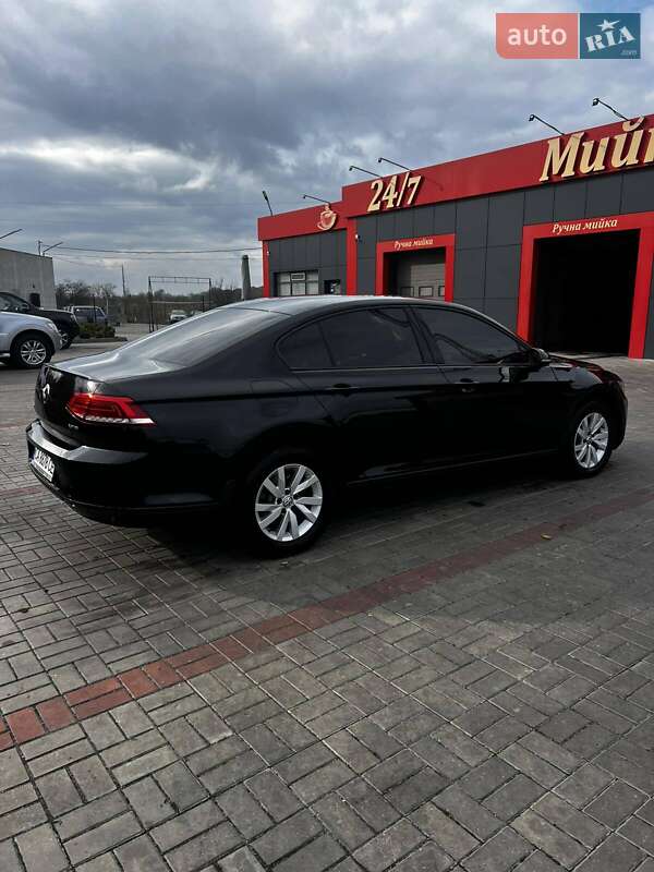 Седан Volkswagen Passat 2017 в Черкассах