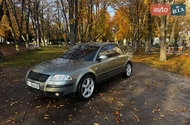 Седан Volkswagen Passat 2003 в Кременчуці