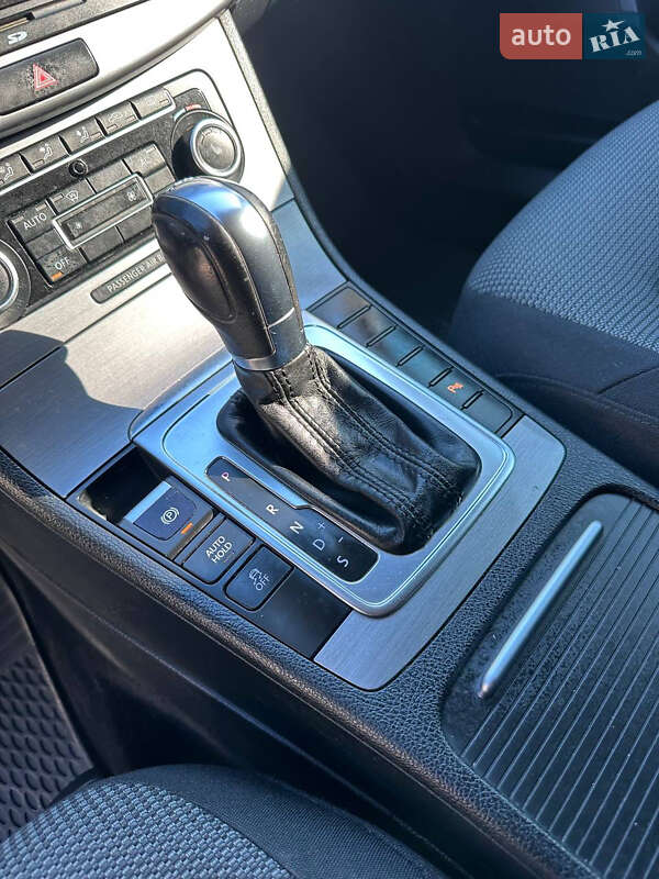 Универсал Volkswagen Passat 2011 в Надворной