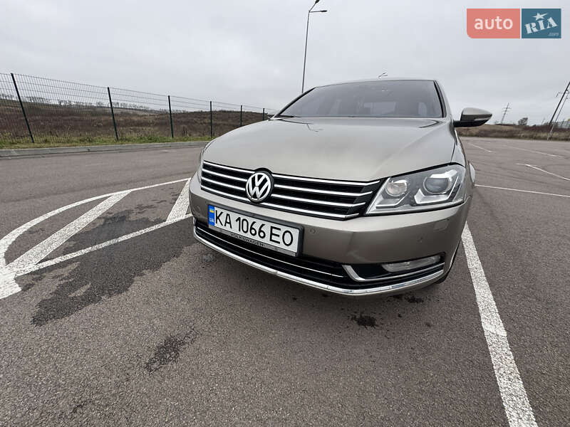 Седан Volkswagen Passat 2014 в Ровно