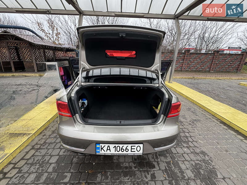 Седан Volkswagen Passat 2014 в Ровно