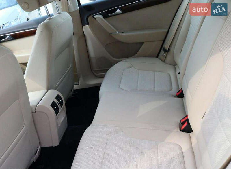 Седан Volkswagen Passat 2014 в Львове