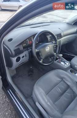 Седан Volkswagen Passat 2003 в Остроге