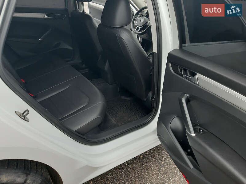 Седан Volkswagen Passat 2016 в Харькове