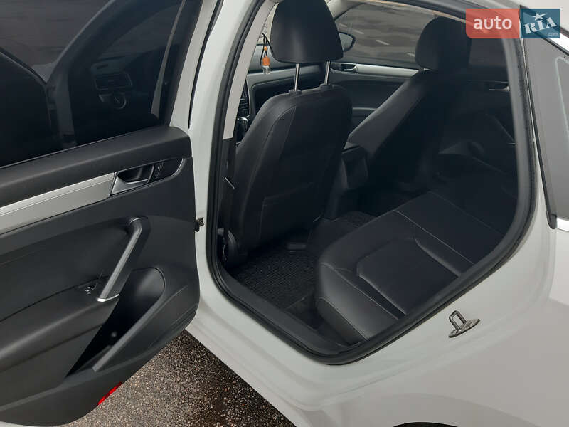 Седан Volkswagen Passat 2016 в Харькове