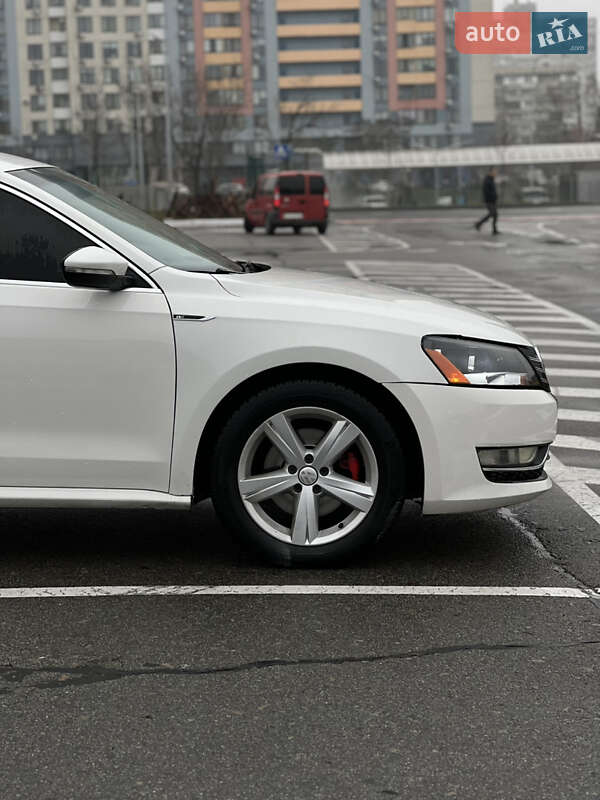 Седан Volkswagen Passat 2011 в Киеве