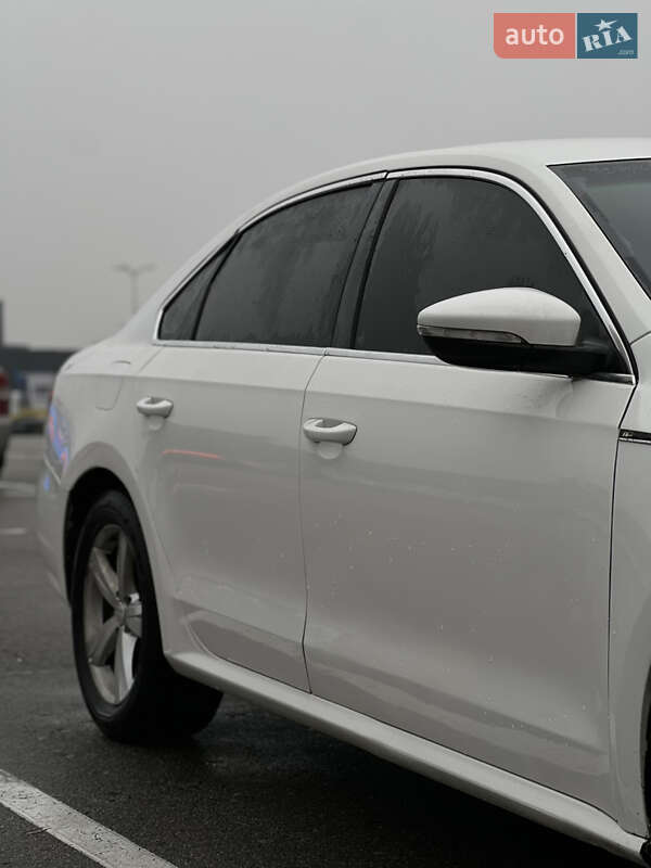 Седан Volkswagen Passat 2011 в Киеве