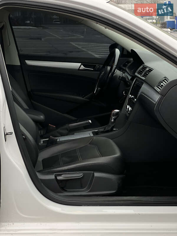 Седан Volkswagen Passat 2011 в Киеве