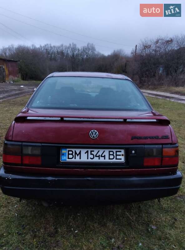 Седан Volkswagen Passat 1989 в Глухове