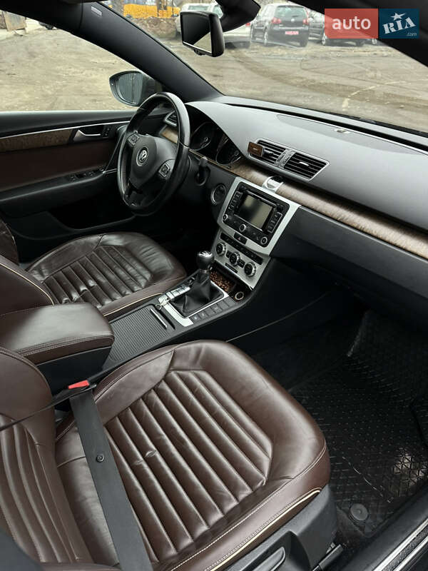 Седан Volkswagen Passat 2012 в Сумах