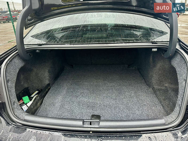 Седан Volkswagen Passat 2014 в Киеве