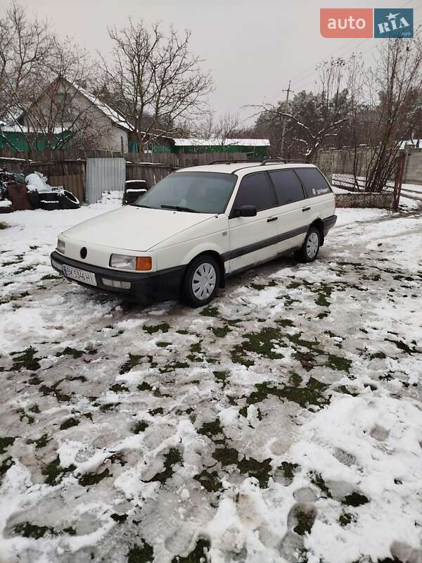 Універсал Volkswagen Passat 1990 в Дубні