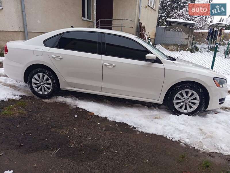 Седан Volkswagen Passat 2014 в Мостиській
