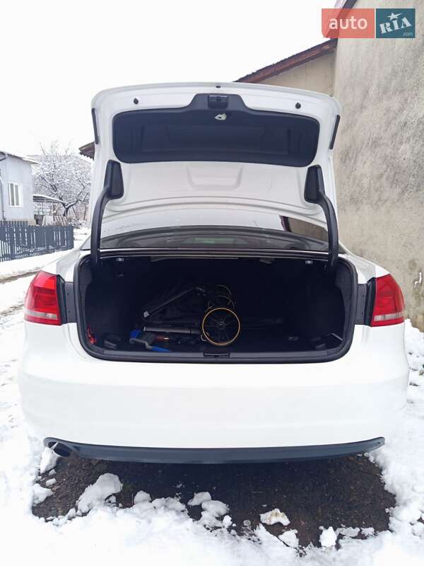 Седан Volkswagen Passat 2014 в Мостиській