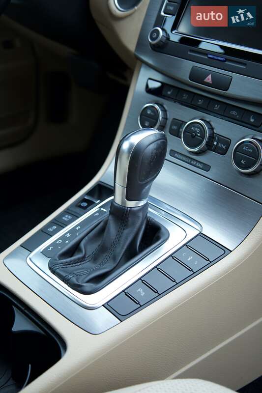 Универсал Volkswagen Passat 2012 в Ивано-Франковске