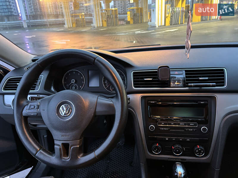 Седан Volkswagen Passat 2012 в Києві