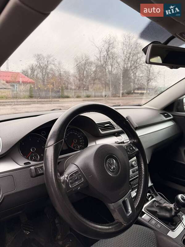 Универсал Volkswagen Passat 2011 в Киеве