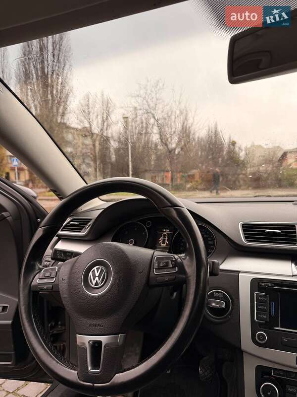 Универсал Volkswagen Passat 2011 в Киеве