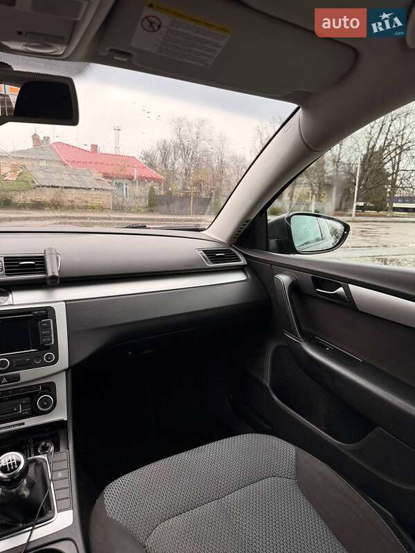 Универсал Volkswagen Passat 2011 в Киеве