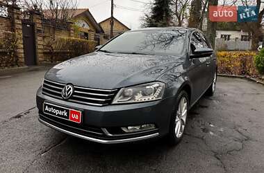 Седан Volkswagen Passat 2012 в Киеве