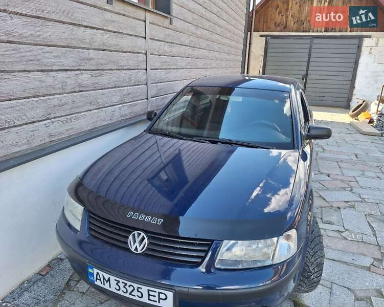 Седан Volkswagen Passat 2000 в Емильчине