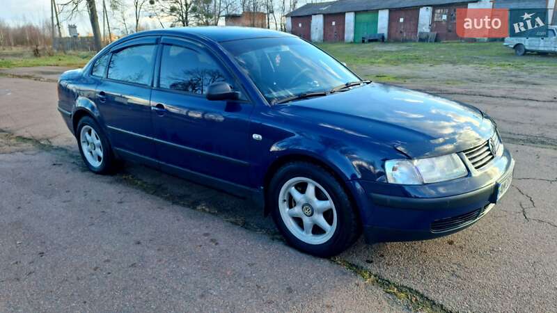 Седан Volkswagen Passat 2000 в Емильчине