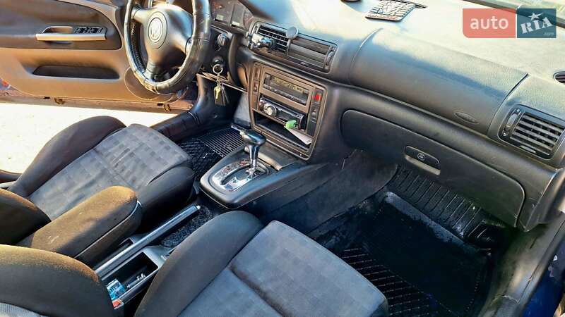 Седан Volkswagen Passat 2000 в Емильчине