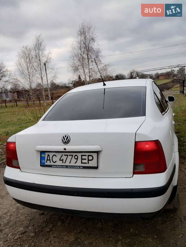 Седан Volkswagen Passat 1998 в Радехове