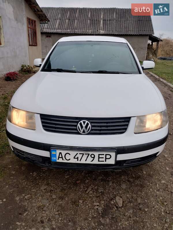 Седан Volkswagen Passat 1998 в Радехове