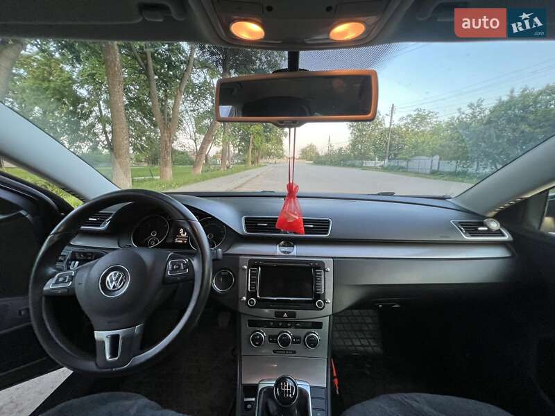 Универсал Volkswagen Passat 2012 в Ивано-Франковске