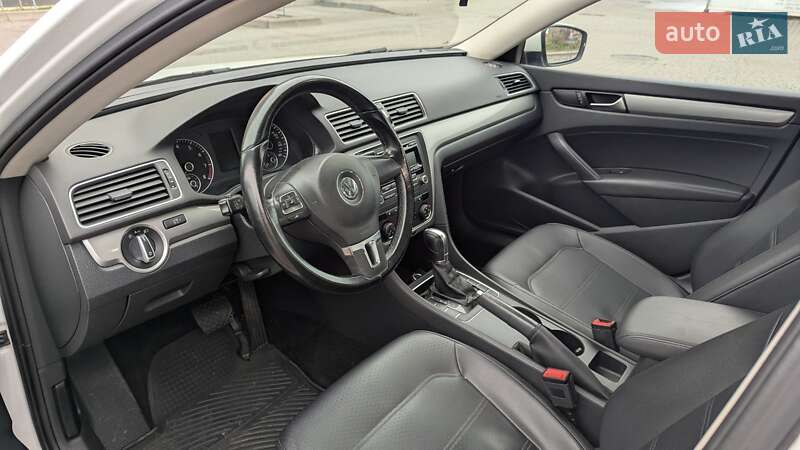 Седан Volkswagen Passat 2015 в Ивано-Франковске