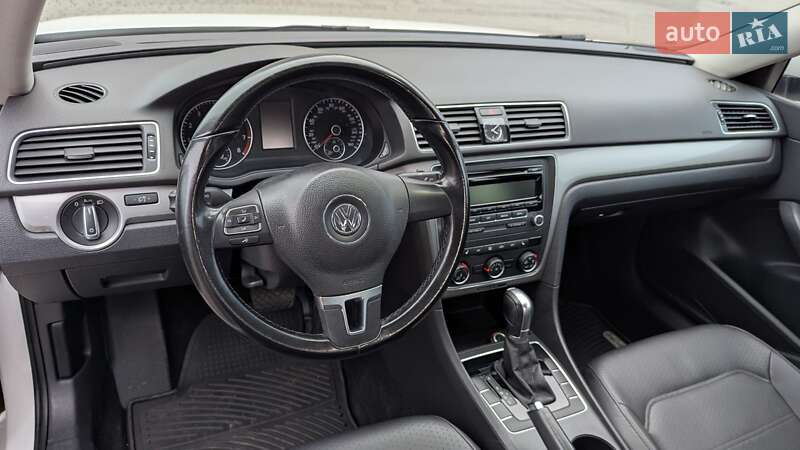 Седан Volkswagen Passat 2015 в Ивано-Франковске