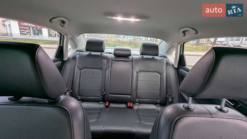 Седан Volkswagen Passat 2015 в Ивано-Франковске