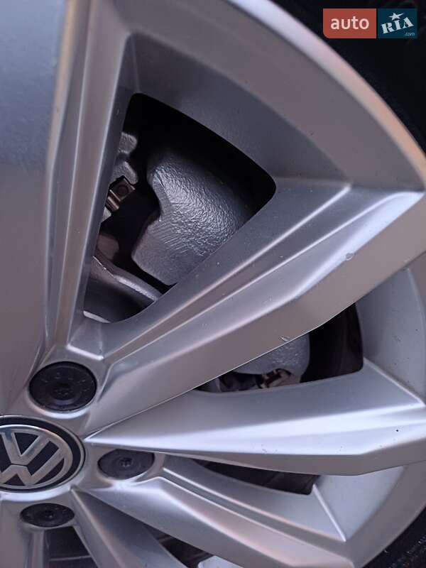 Седан Volkswagen Passat 2018 в Чернівцях