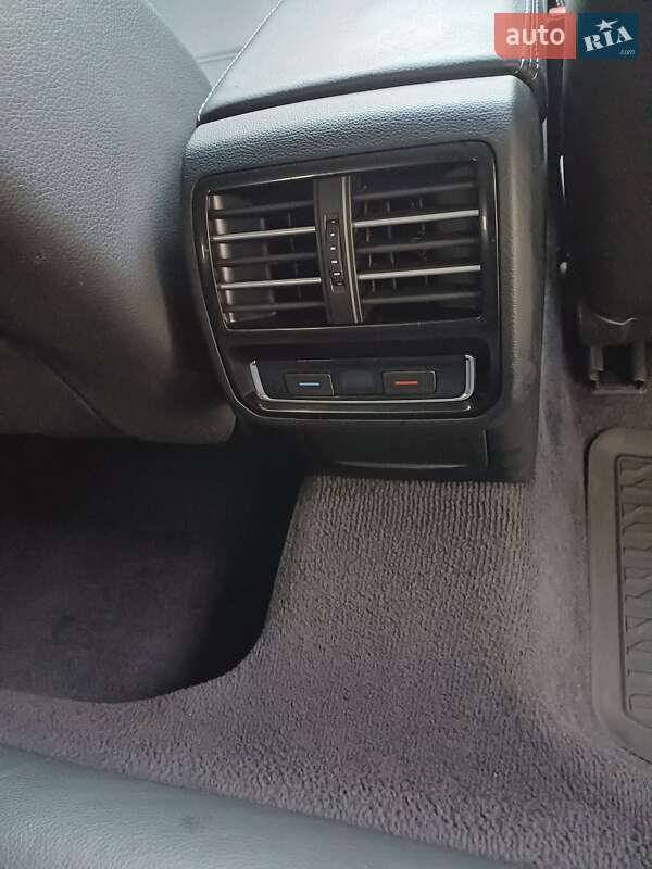 Седан Volkswagen Passat 2018 в Чернівцях