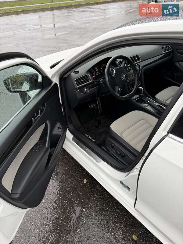 Седан Volkswagen Passat 2014 в Харкові
