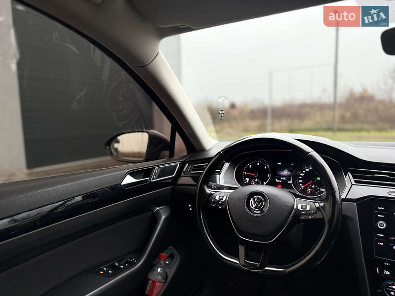 Седан Volkswagen Passat 2018 в Виноградове фото 50 Седан Volkswagen Passat 2018 в Виноградове