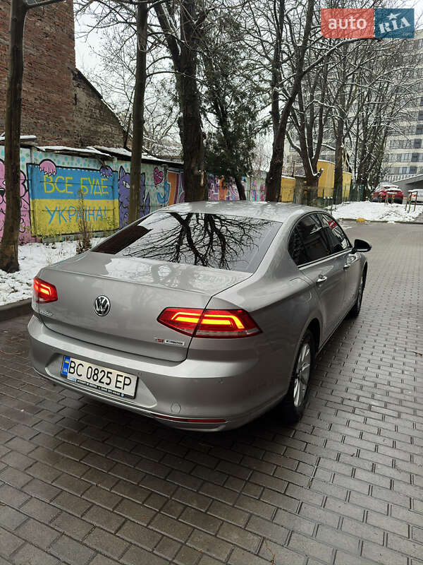 Седан Volkswagen Passat 2016 в Львове