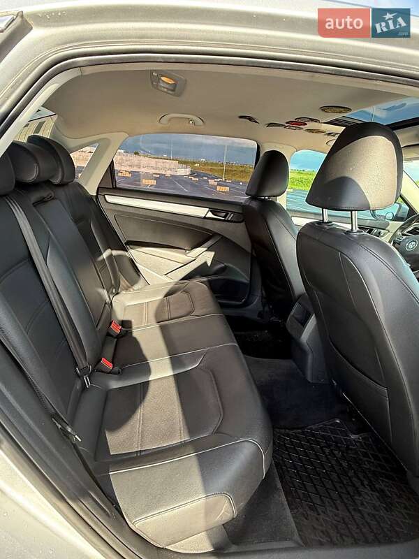 Седан Volkswagen Passat 2012 в Львове