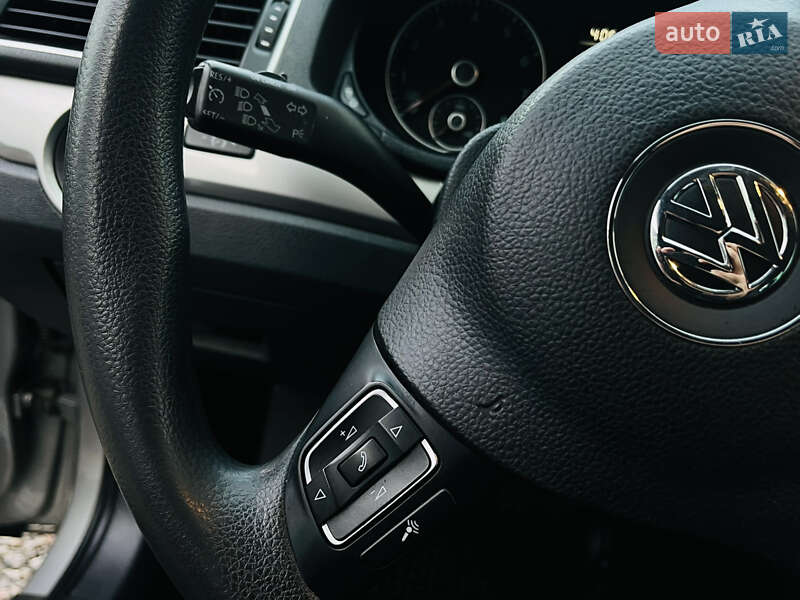 Седан Volkswagen Passat 2012 в Харькове