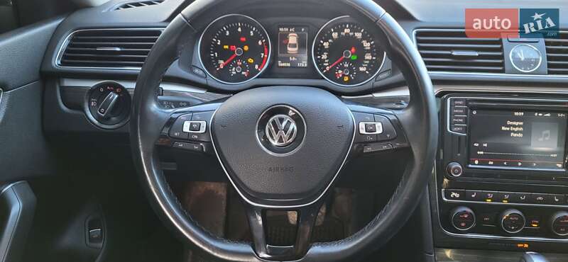 Седан Volkswagen Passat 2016 в Кропивницком