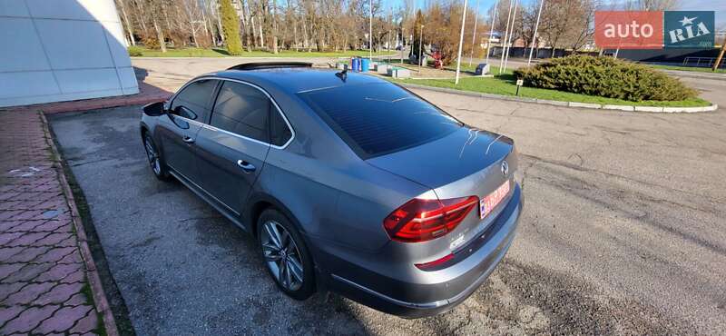 Седан Volkswagen Passat 2016 в Кропивницком