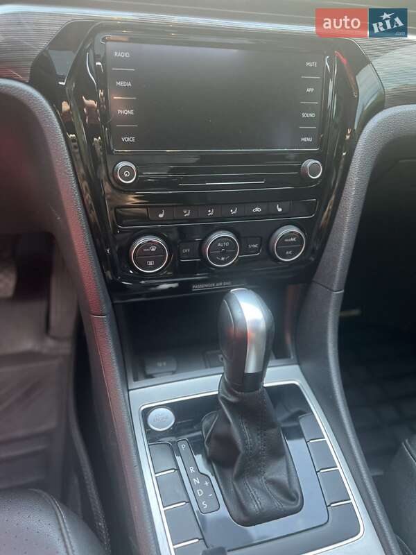 Седан Volkswagen Passat 2021 в Кременчуге