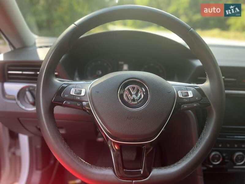 Седан Volkswagen Passat 2021 в Кременчуге