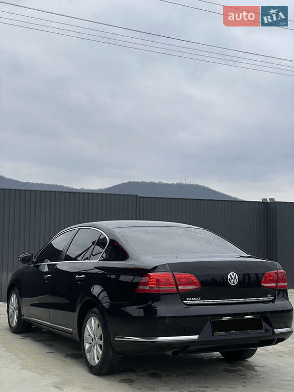 Седан Volkswagen Passat 2011 в Ужгороді