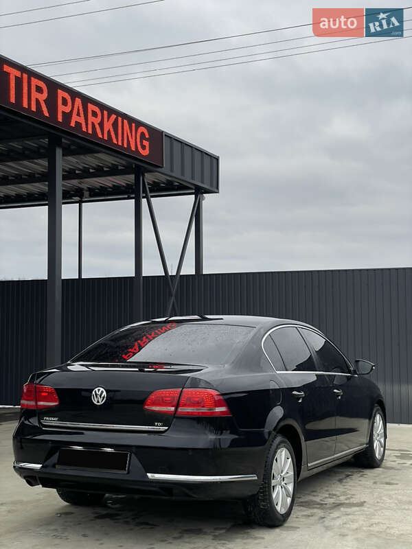 Седан Volkswagen Passat 2011 в Ужгороді